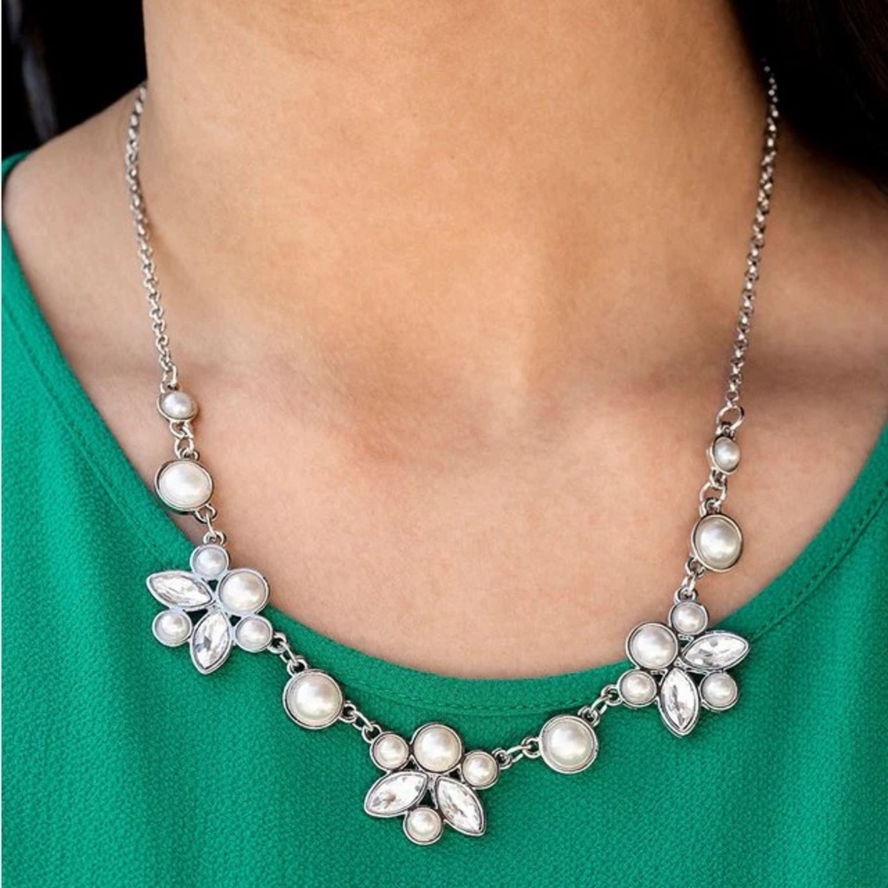 ❤️‍🔥5/$25❤️‍🔥 Royally Ever After White Pearl Necklace